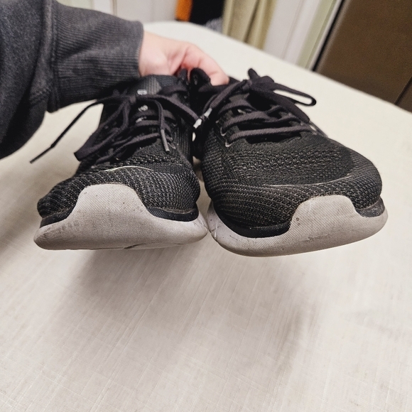 Hoka One One Hupana Black and White In Used worn Condition no insoles sz 10 - Picture 2 of 16